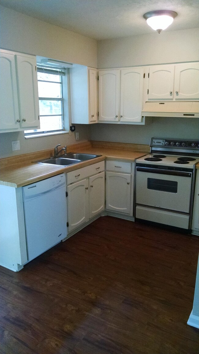 property at 5605 Old Hickory Ln