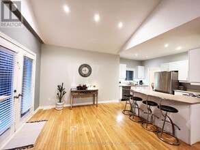 38 Hurst Dr in Barrie, ON - Building Photo - Building Photo