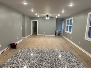 316 Valley View Dr in Pulaski, TN - Foto de edificio - Building Photo