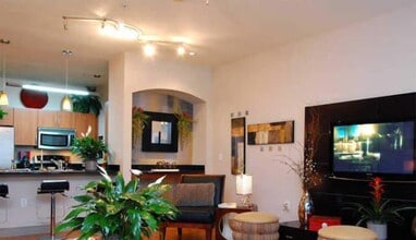2401 S Gessner Rd in Houston, TX - Building Photo - Building Photo