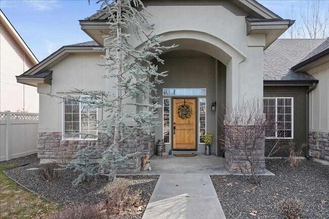 property at 5376 N Mendelson Ave