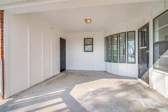 1001 Crisp Rd in Ennis, TX - Building Photo - Building Photo