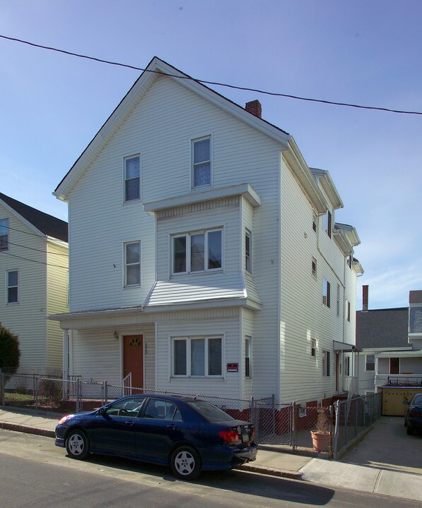 225 Washington St in Fall River, MA - Building Photo