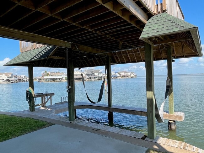 property at 1122 Makatea St