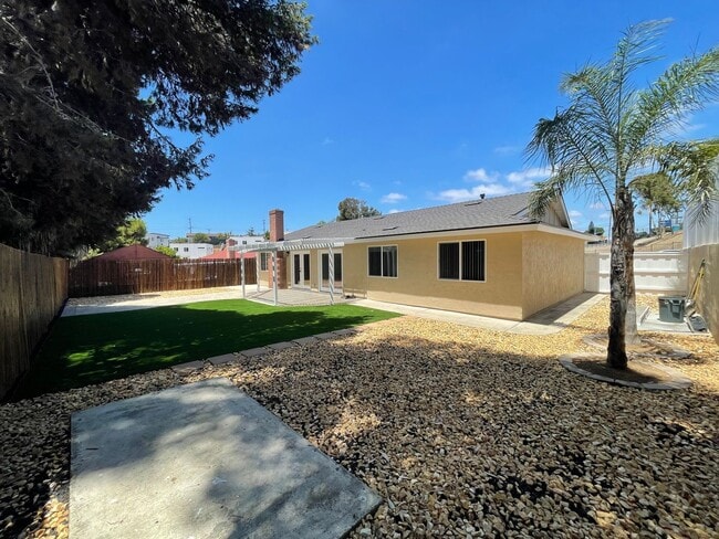 6025 Banbury St in San Diego, CA - Building Photo - Building Photo