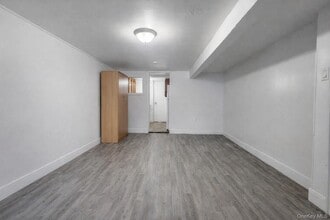 21-19 29th St in Queens, NY - Building Photo - Building Photo