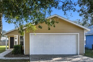 1321 Spruce St in Green Cove Springs, FL - Building Photo
