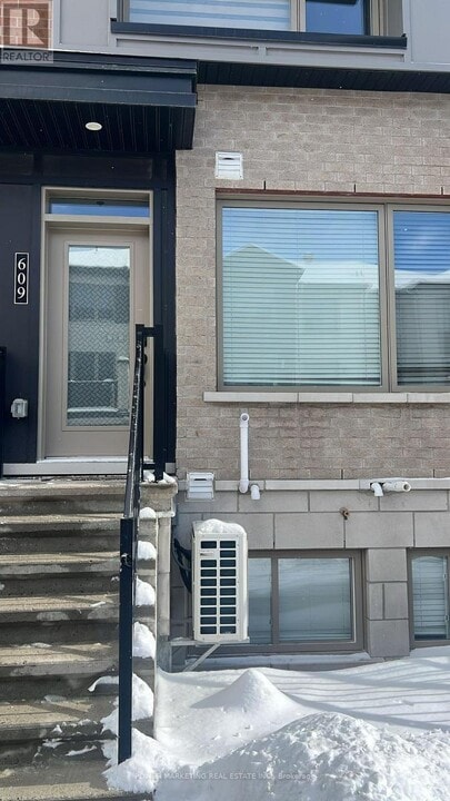 609 Makwa Private in Ottawa, ON - Building Photo