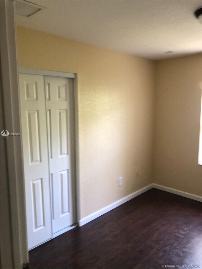 7473 Tam Oshanter Blvd-Unit -7473 in North Lauderdale, FL - Foto de edificio - Building Photo