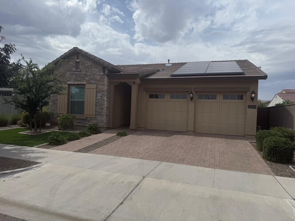 25718 N 20th Ave in Phoenix, AZ - Building Photo