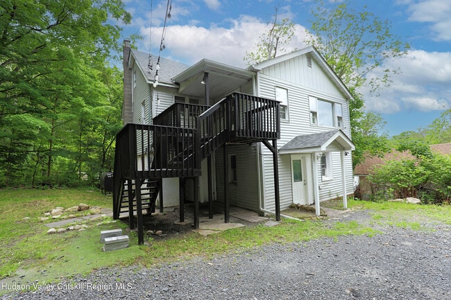 property at 17 Rear Chapel St
