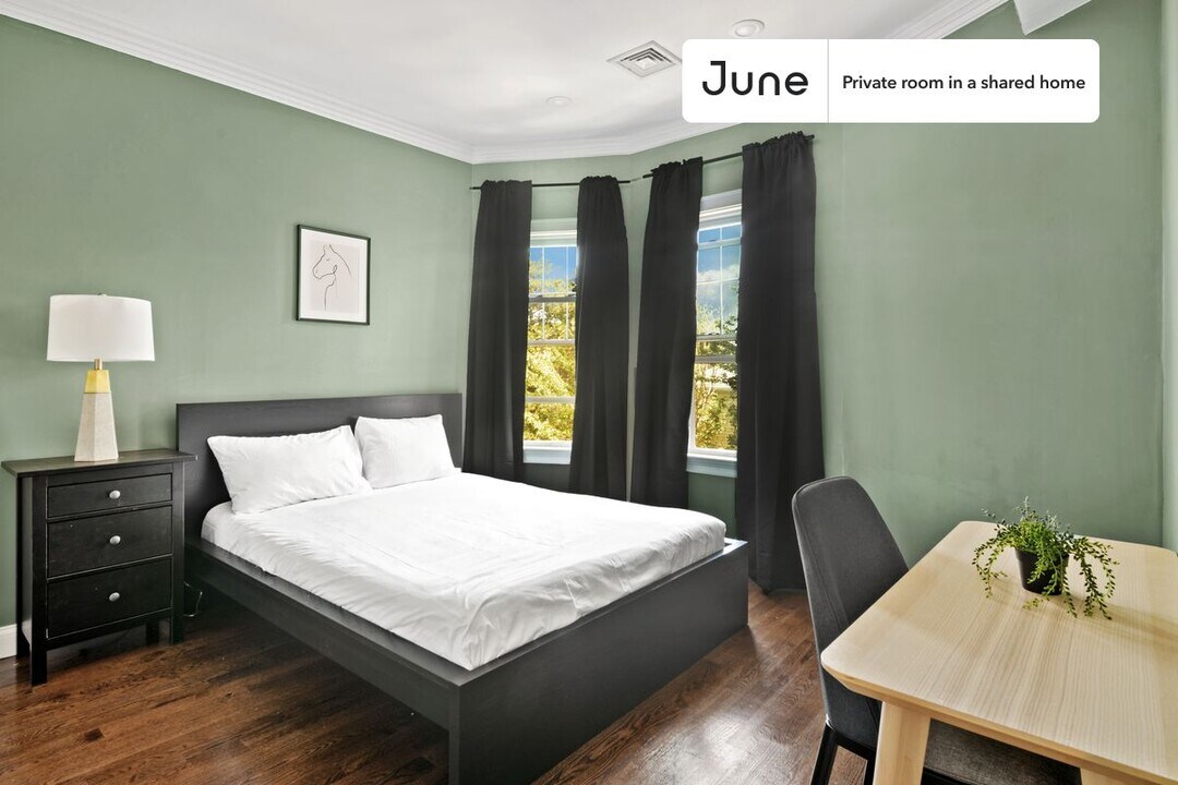 Private bedroom in 4 bed/1.5 bath Home in Boston, MA - Building Photo