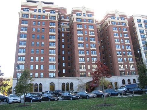 5300 S Shore Dr, Unit # 39 in Chicago, IL - Building Photo