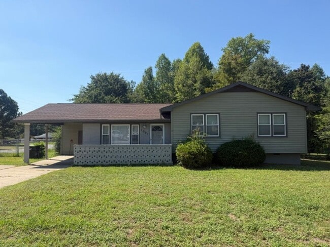 property at 1001 Dianne Cir