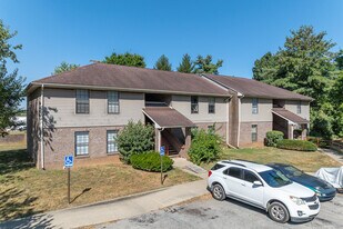 Bourbon Trace Apartments in Paris, KY - Building Photo