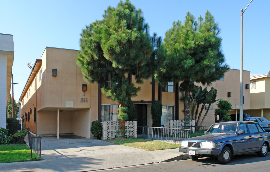 1955 S Garth Ave in Los Angeles, CA - Building Photo