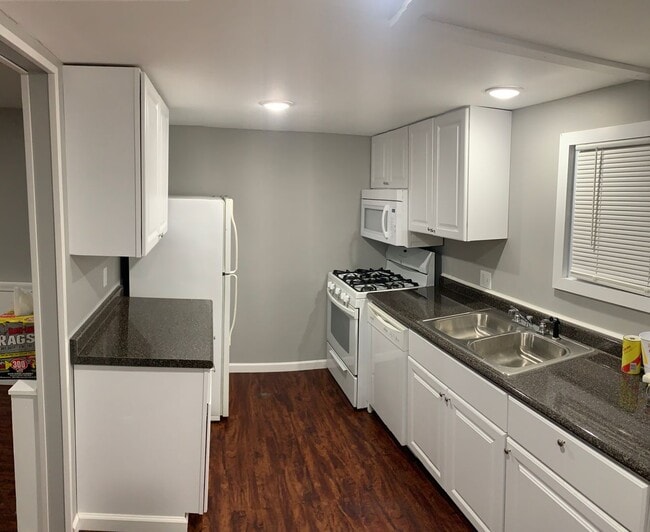 398-400-400 Sunset Dr