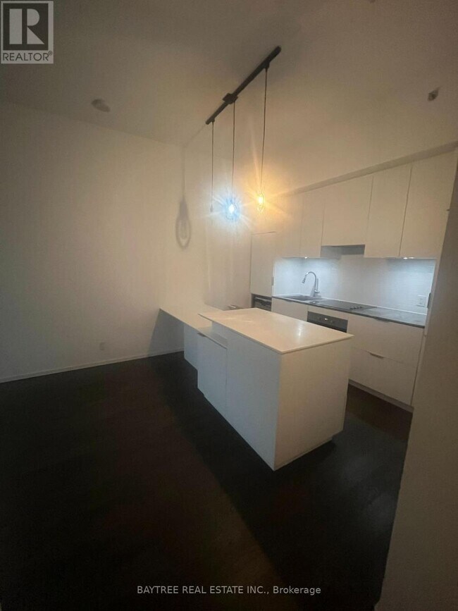 5 St Joseph St in Toronto, ON - Building Photo - Building Photo