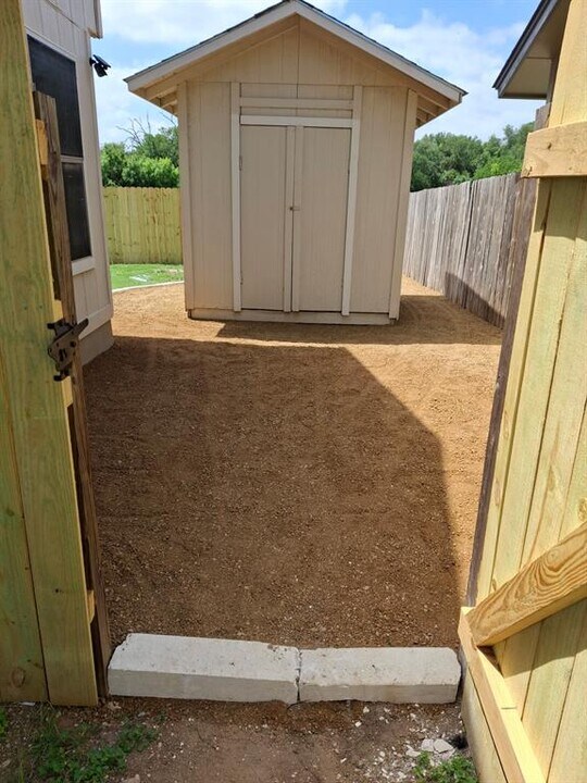711 Decker Prairie Dr in Austin, TX - Building Photo