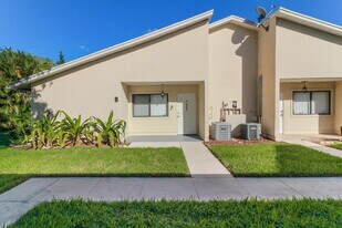 5350 Elmhurst Rd in West Palm Beach, FL - Building Photo