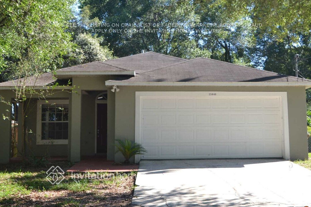 25840 Aberdovey Ave in Sorrento, FL - Building Photo