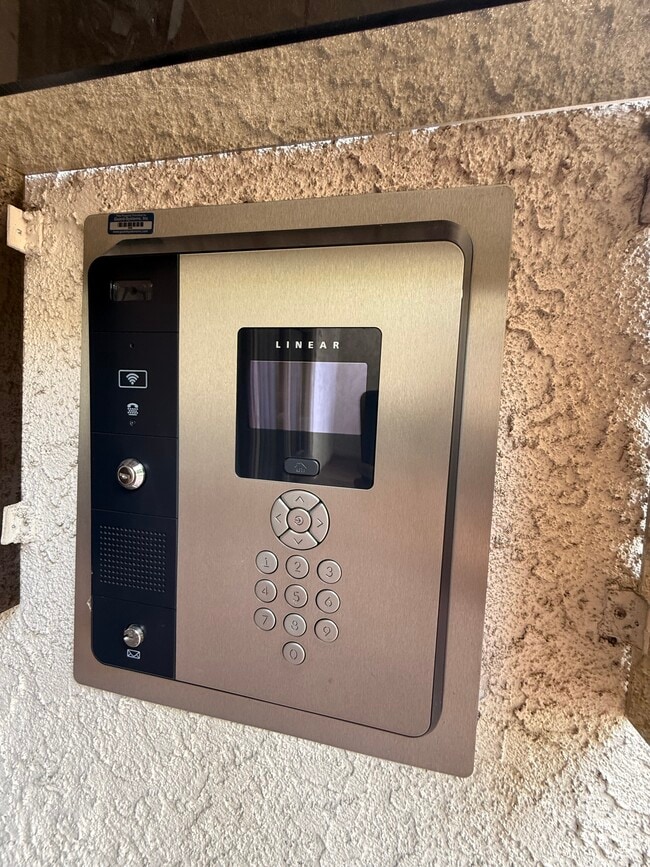 8601 Falmouth Ave, Unit Falmouth in Playa Del Rey, CA - Foto de edificio - Building Photo