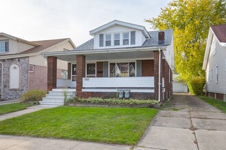 7703 Essen Ave in Parma, OH - Building Photo - Building Photo