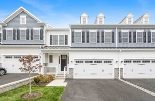 38 Hillandale Dr in Far Hills, NJ - Building Photo