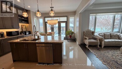 8 Kent Matthew St in Richmond Hill, ON - Building Photo - Building Photo