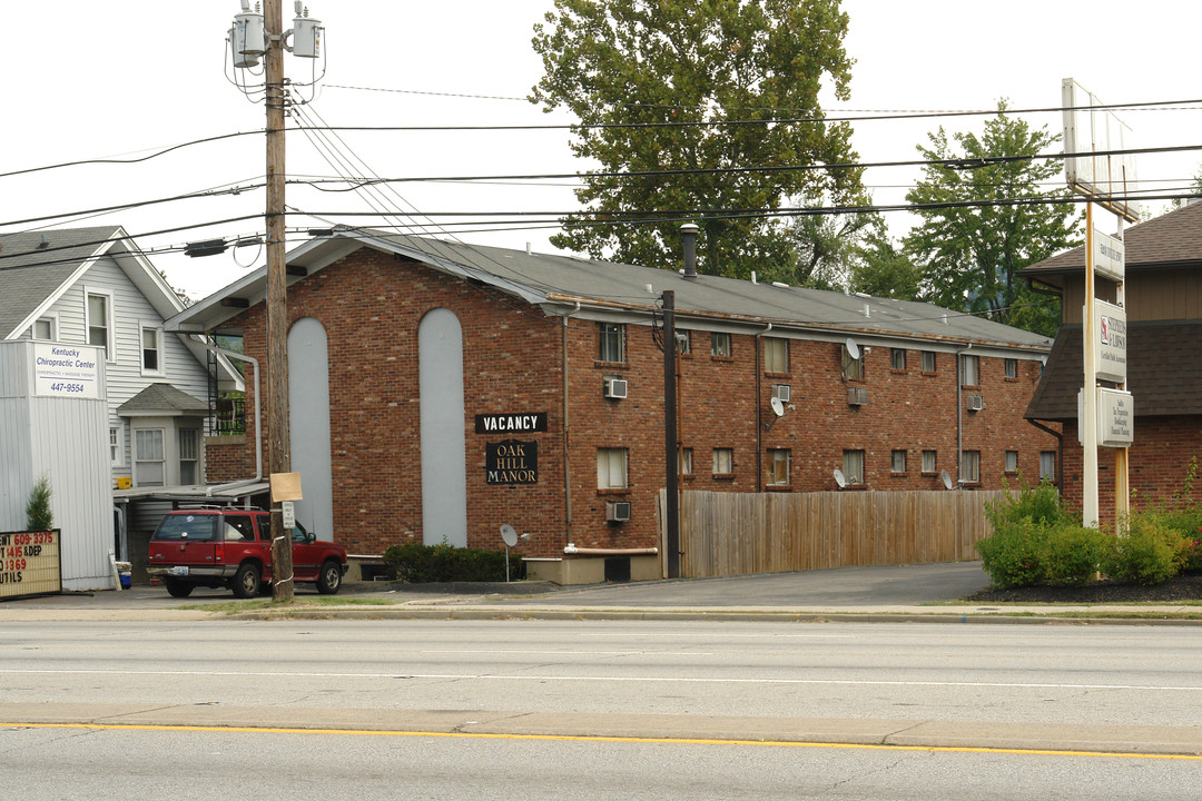 Oak Hill Manor in Louisville, KY - Building Photo