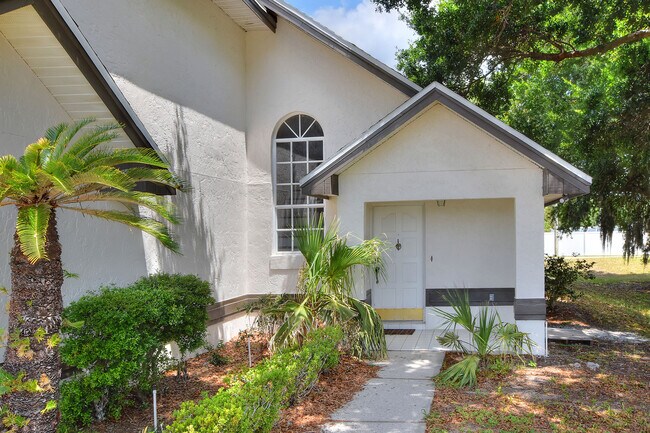 802 Arietta Cir N in Auburndale, FL - Building Photo - Building Photo
