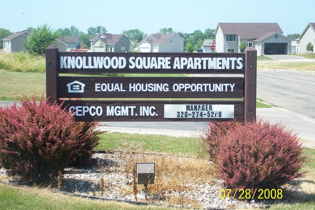 Knollwood Square Apartments in Annandale, MN - Building Photo - Building Photo