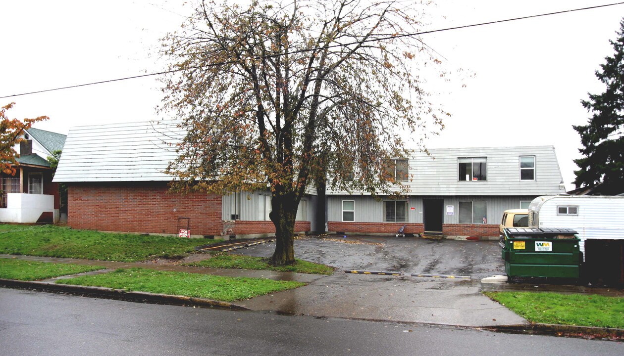 8065 N Ivanhoe St in Portland, OR - Building Photo