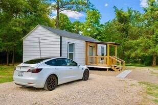 2 Lula Dr in Huntsville, TX - Building Photo
