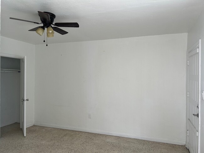 974 E 22nd St in Hialeah, FL - Building Photo - Building Photo