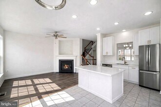 5635 Sheals Ln in Centreville, VA - Foto de edificio - Building Photo