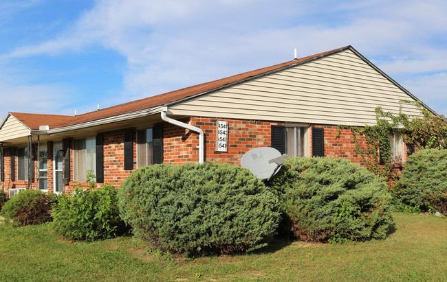 4541-4547 Wayne Meadows Cir in Huber Heights, OH - Building Photo - Building Photo