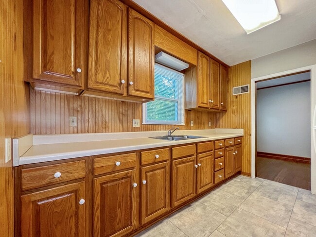 2326 Storm St in Ames, IA - Building Photo - Building Photo