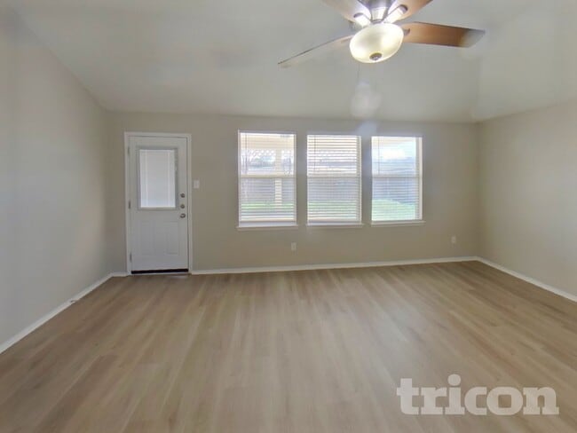 421 Rowdy Dr in Royse City, TX - Foto de edificio - Building Photo