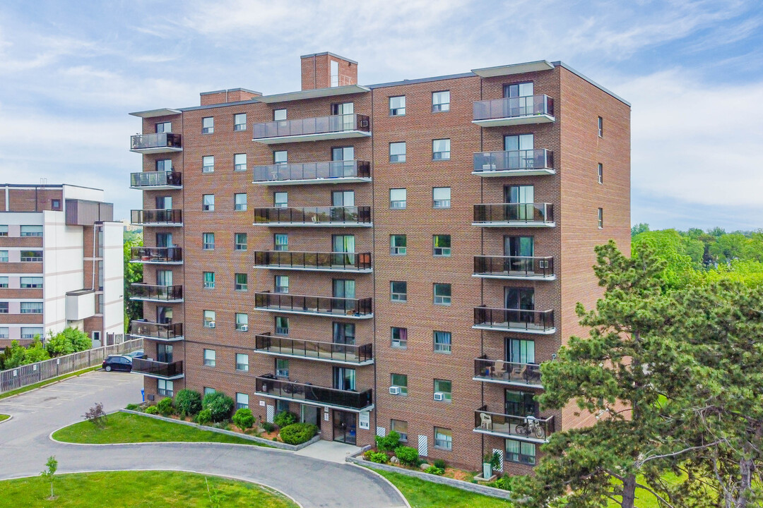 Chateau Towers in Brampton, ON - Building Photo