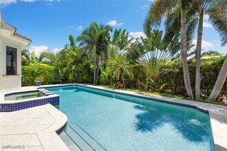 590 17th Ave S in Naples, FL - Building Photo - Building Photo