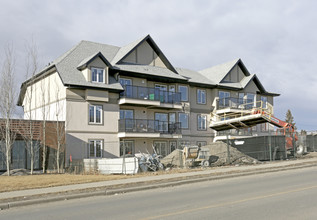 7018 24th St SE in Calgary, AB - Building Photo - Building Photo