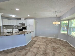 4814 Timber Ridge Dr in Pace, FL - Foto de edificio - Building Photo