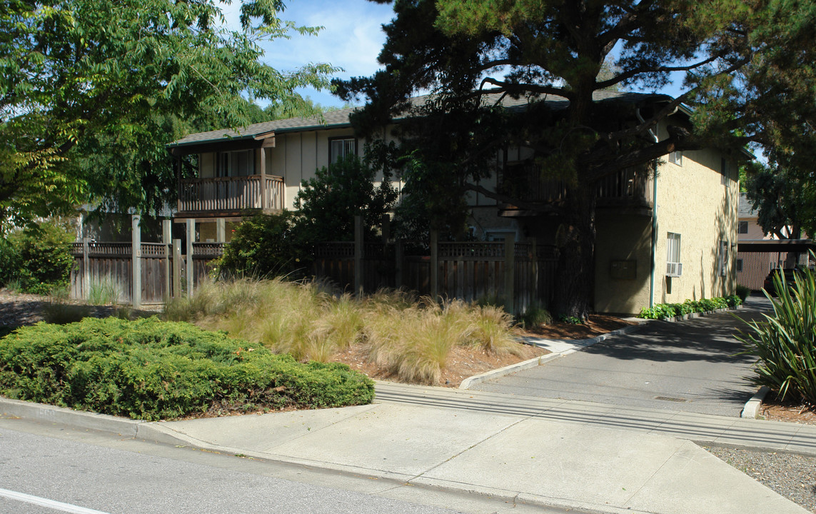 669 Homestead Rd in Sunnyvale, CA - Foto de edificio