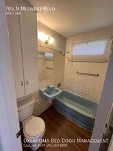 704 N Midwest Blvd in Midwest City, OK - Building Photo - Building Photo