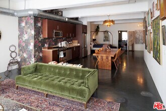 849 S Broadway in Los Angeles, CA - Building Photo - Building Photo