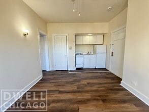 6900 N Lakewood Ave, Unit 1 in Chicago, IL - Building Photo - Building Photo