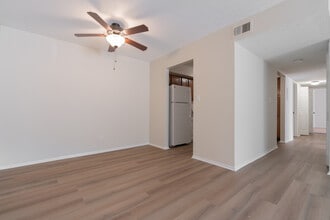 Devonshire Apartments in Louisville, KY - Foto de edificio - Building Photo