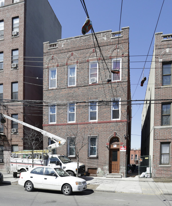 1353 Teller Ave in Bronx, NY - Foto de edificio