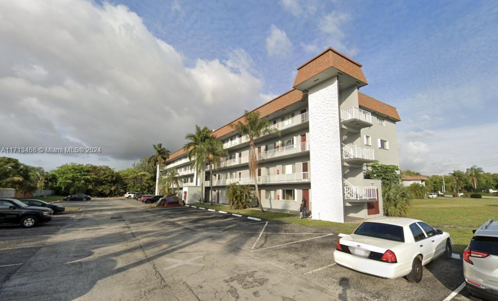 6289 Lear Dr in Atlantis, FL - Foto de edificio